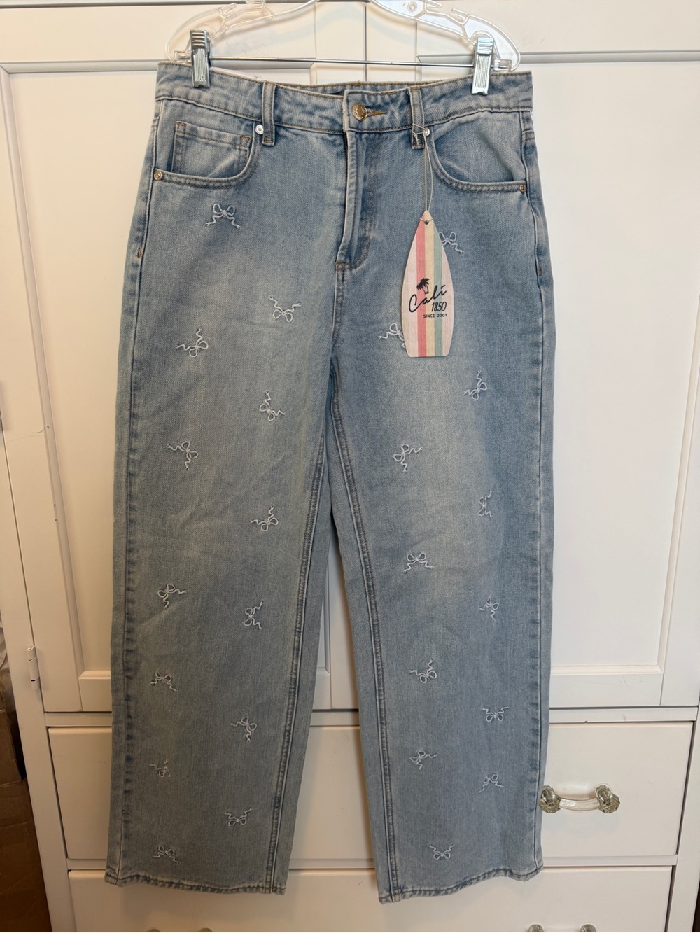 Cali 1850 Light Wash Wide Leg Jeans with Embroidered Bows NWT